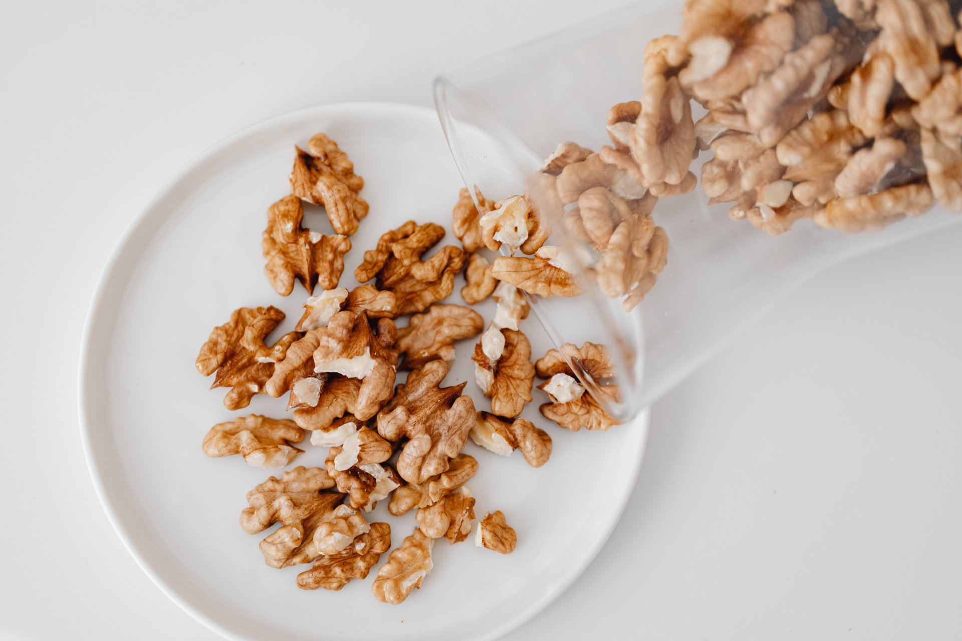 ヘルシーな間食って?仕事の合間に食べたい体に良いおやつ4選 | ライフ