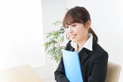 契約社員ってどんな雇用形態？働く上でのメリットとデメリットを解説 | ワーク