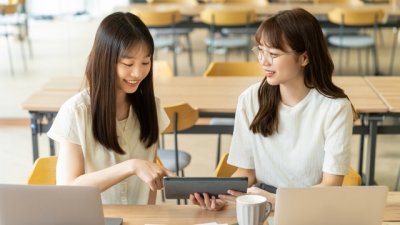 職場の人間関係に悩んだら？対処法と改善のポイント | ワーク