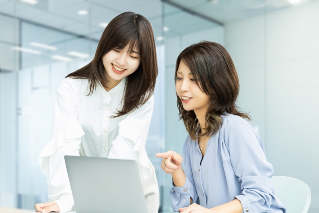 「いいな〜」の裏に潜む視線…職場で嫉妬されやすい人の共通点 | ワーク