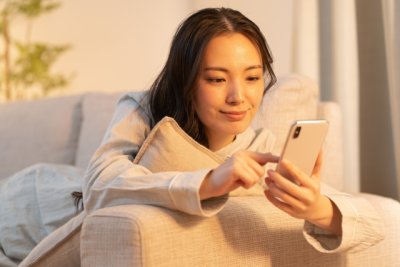 仕事で疲れた夜、心をふっと軽くする習慣 | ライフ