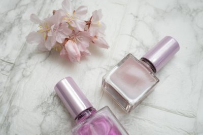 オフィスカジュアルのネイルはどこまでOK？長さ・デザインの基準 | ライフ